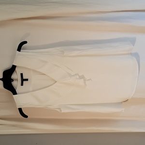 Size 10 WHBM White Scalloped V Neck Blouse